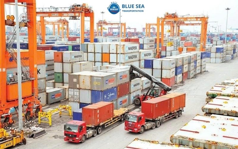 Thao tác bốc dỡ container hàng cho cảng đến, cảng đi phí THC